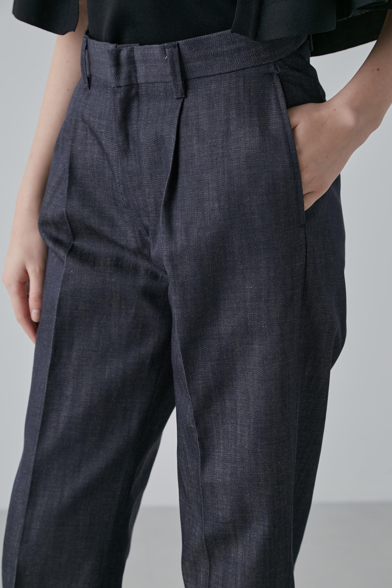 SERGE de bleu x ADORE クラシックトラウザーズ 1タック