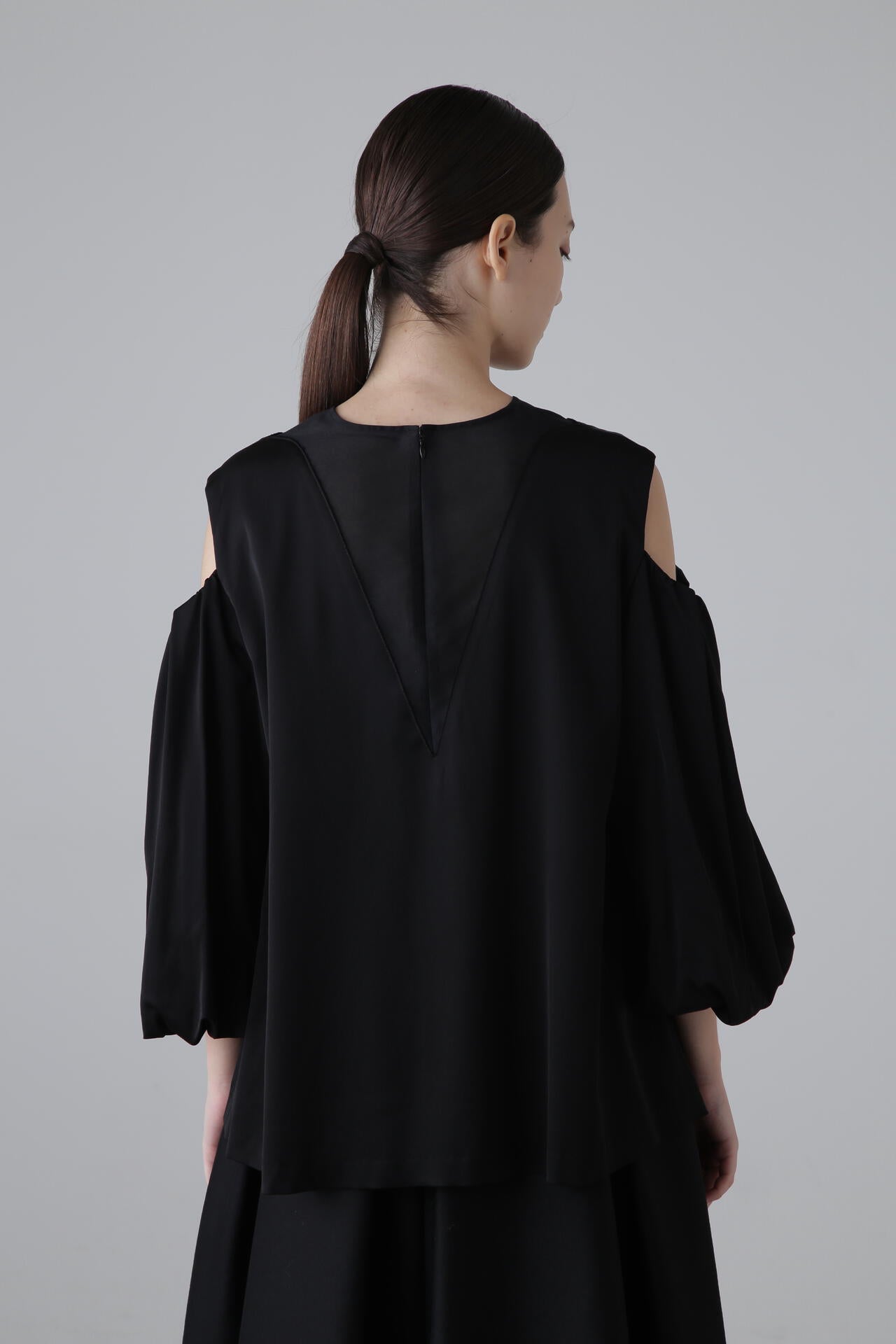 <BLACK LABEL> ハイツイストウールサテンブラウス