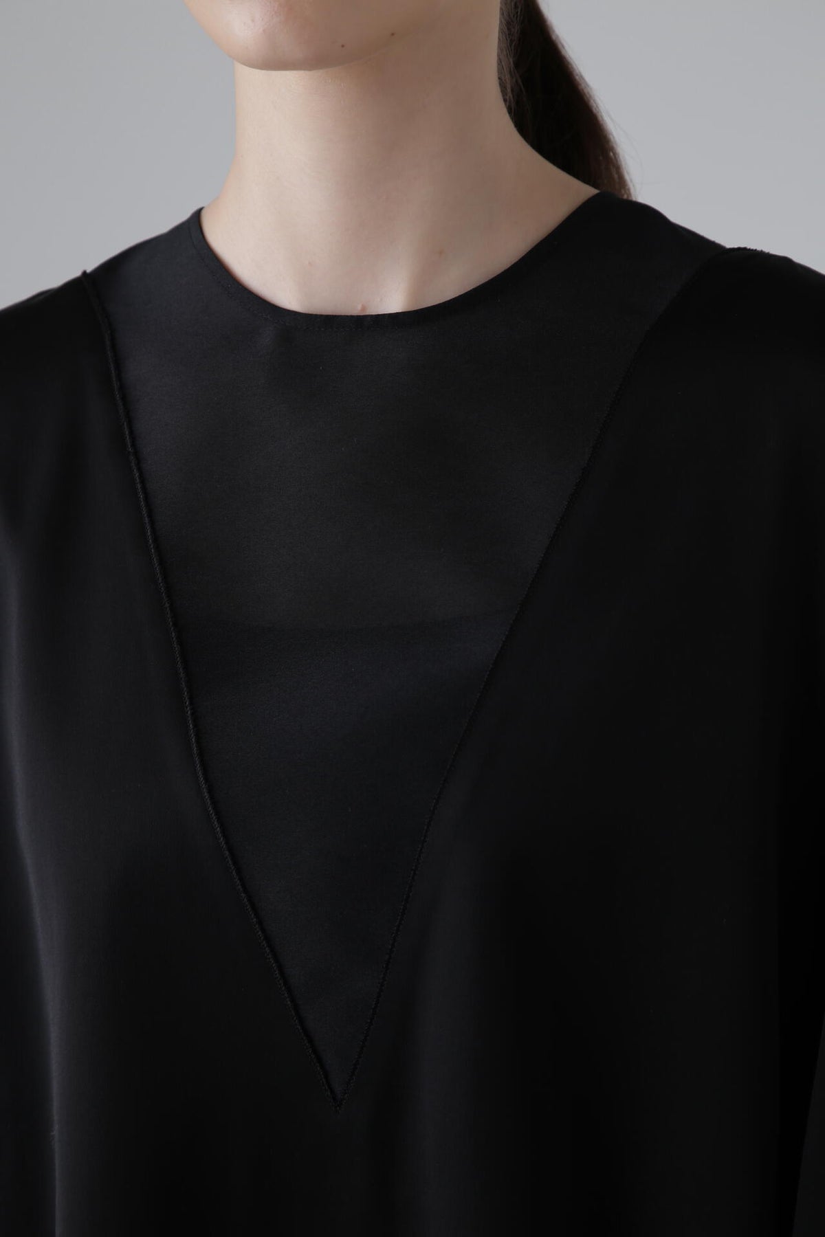 <BLACK LABEL> ハイツイストウールサテンブラウス