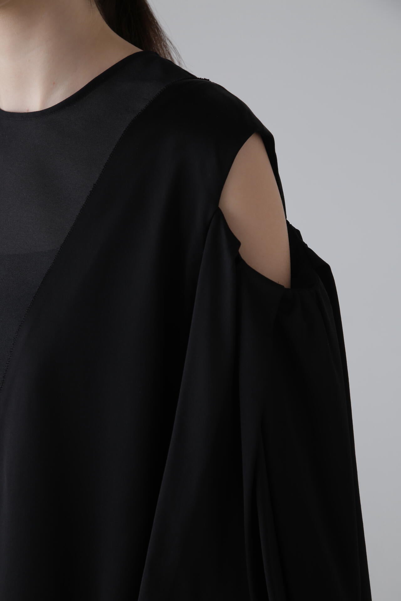 <BLACK LABEL> ハイツイストウールサテンブラウス