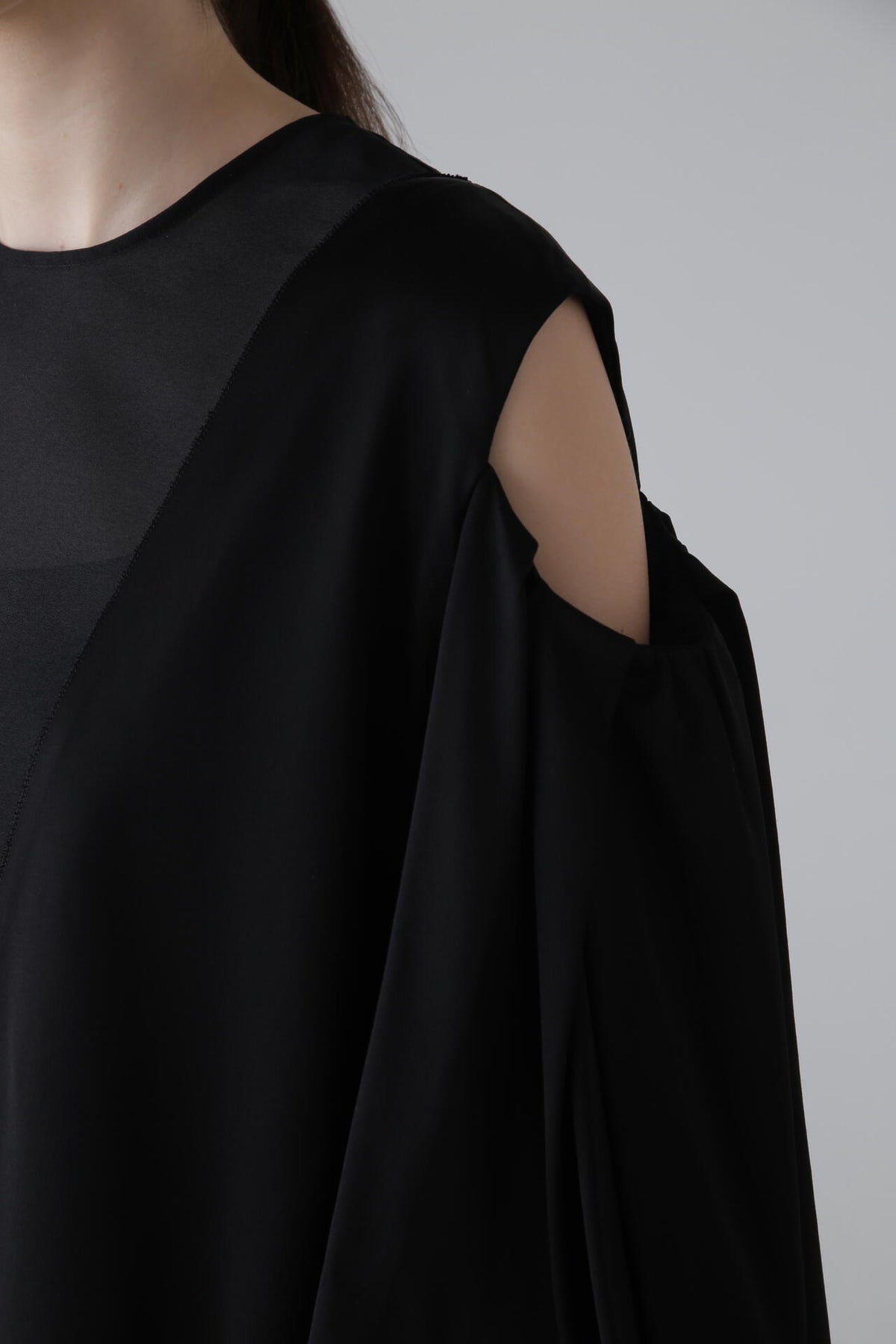 <BLACK LABEL> ハイツイストウールサテンブラウス