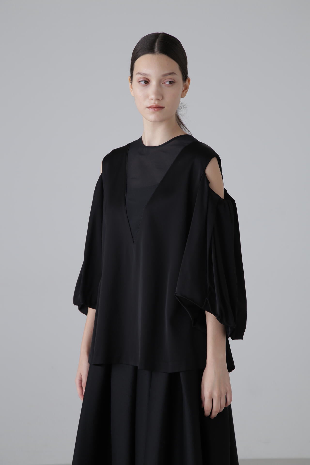 <BLACK LABEL> ハイツイストウールサテンブラウス