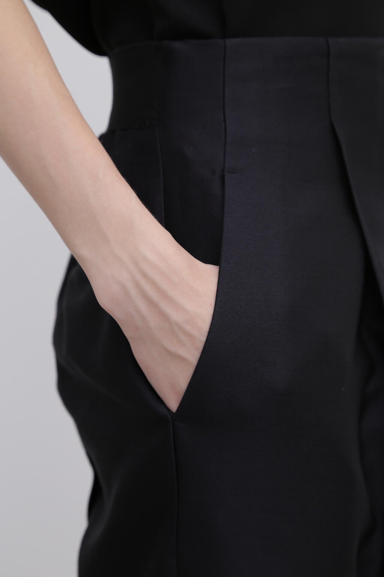 <UNiPH>シルクウールツイルハーフパンツ