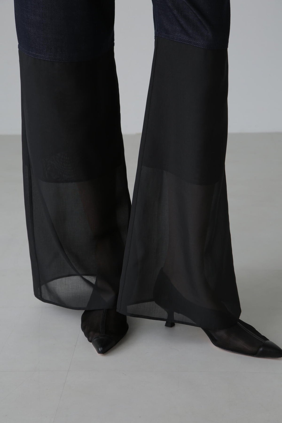 ハイブリッドデニムパンツ