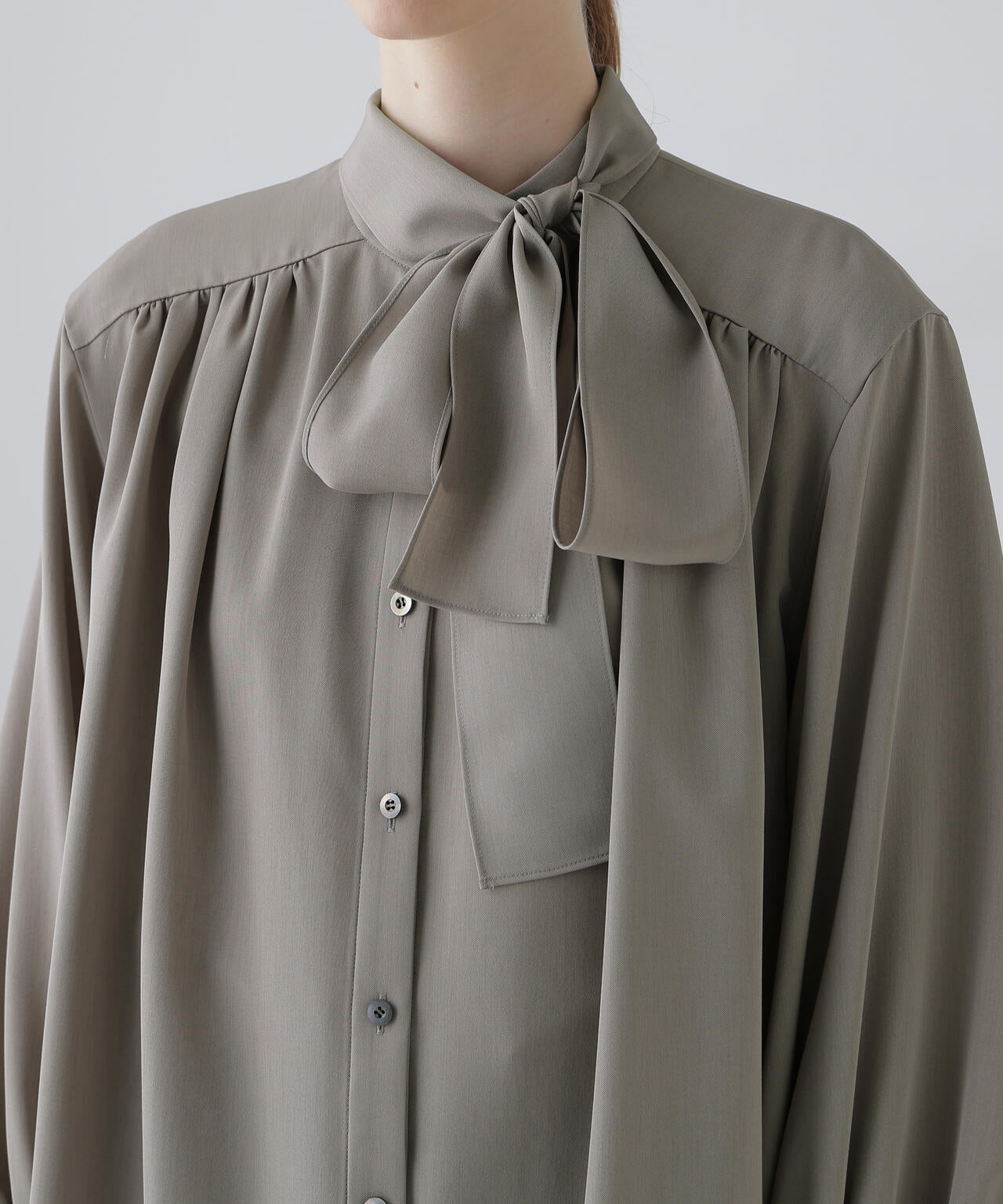 ドライタッチツイルブラウス