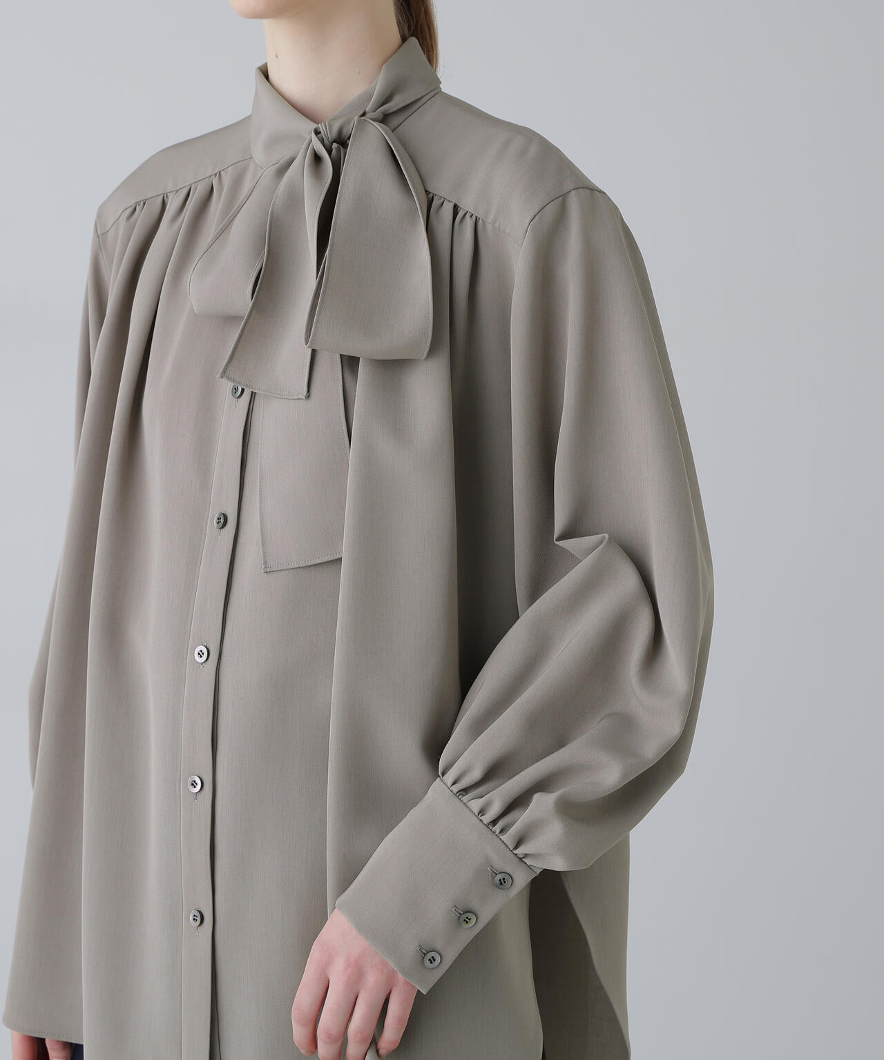 ドライタッチツイルブラウス