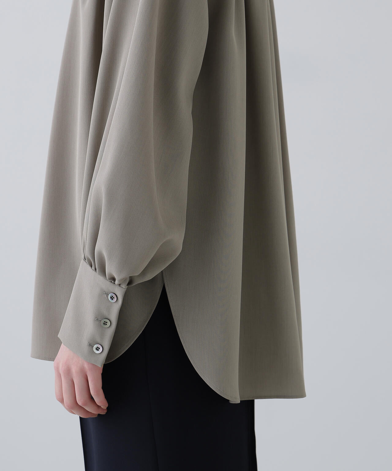 ドライタッチツイルブラウス