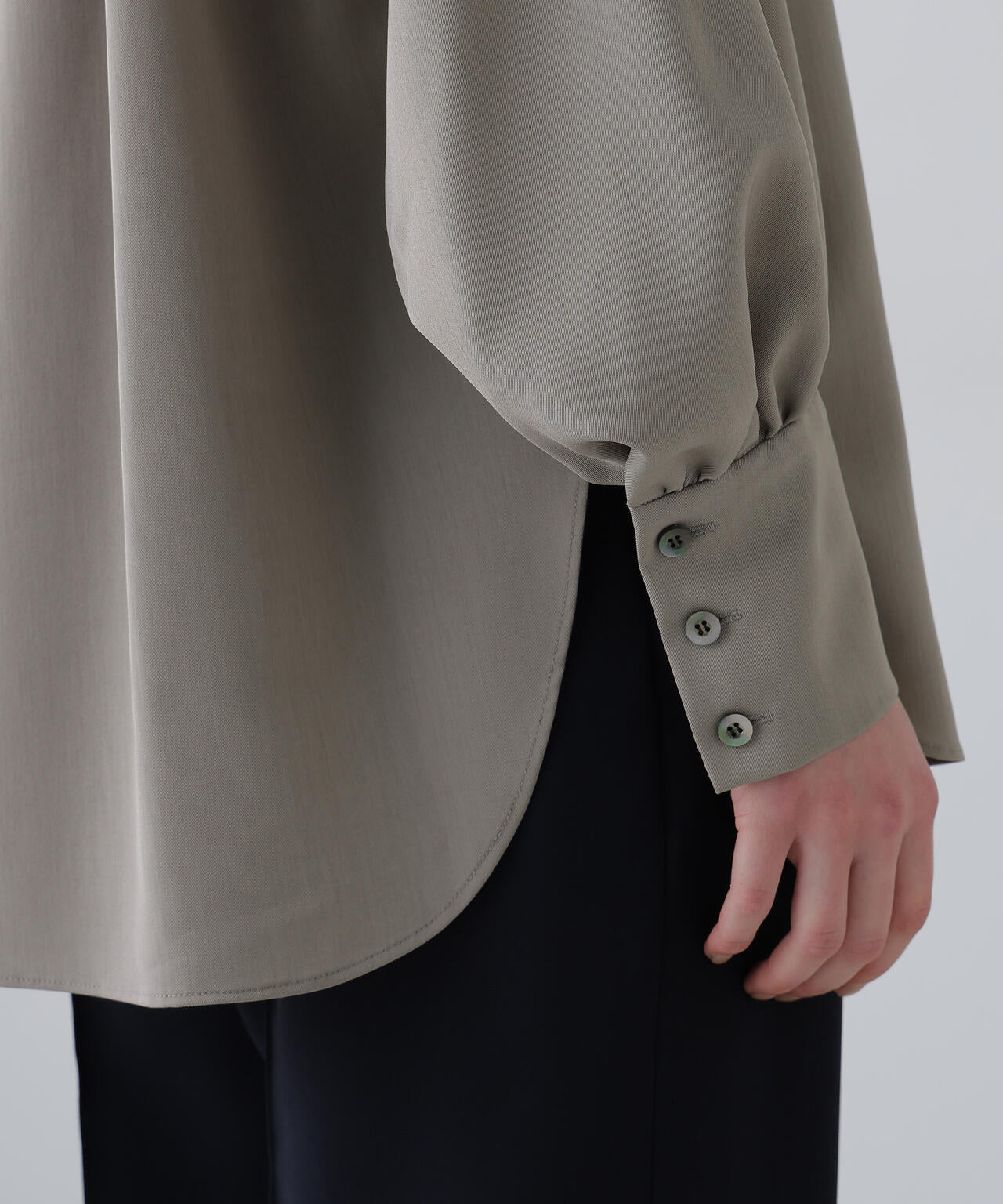 ドライタッチツイルブラウス