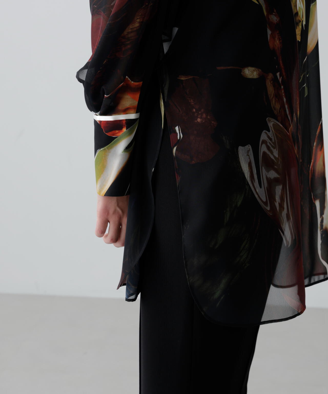 メルティングプリントブラウス