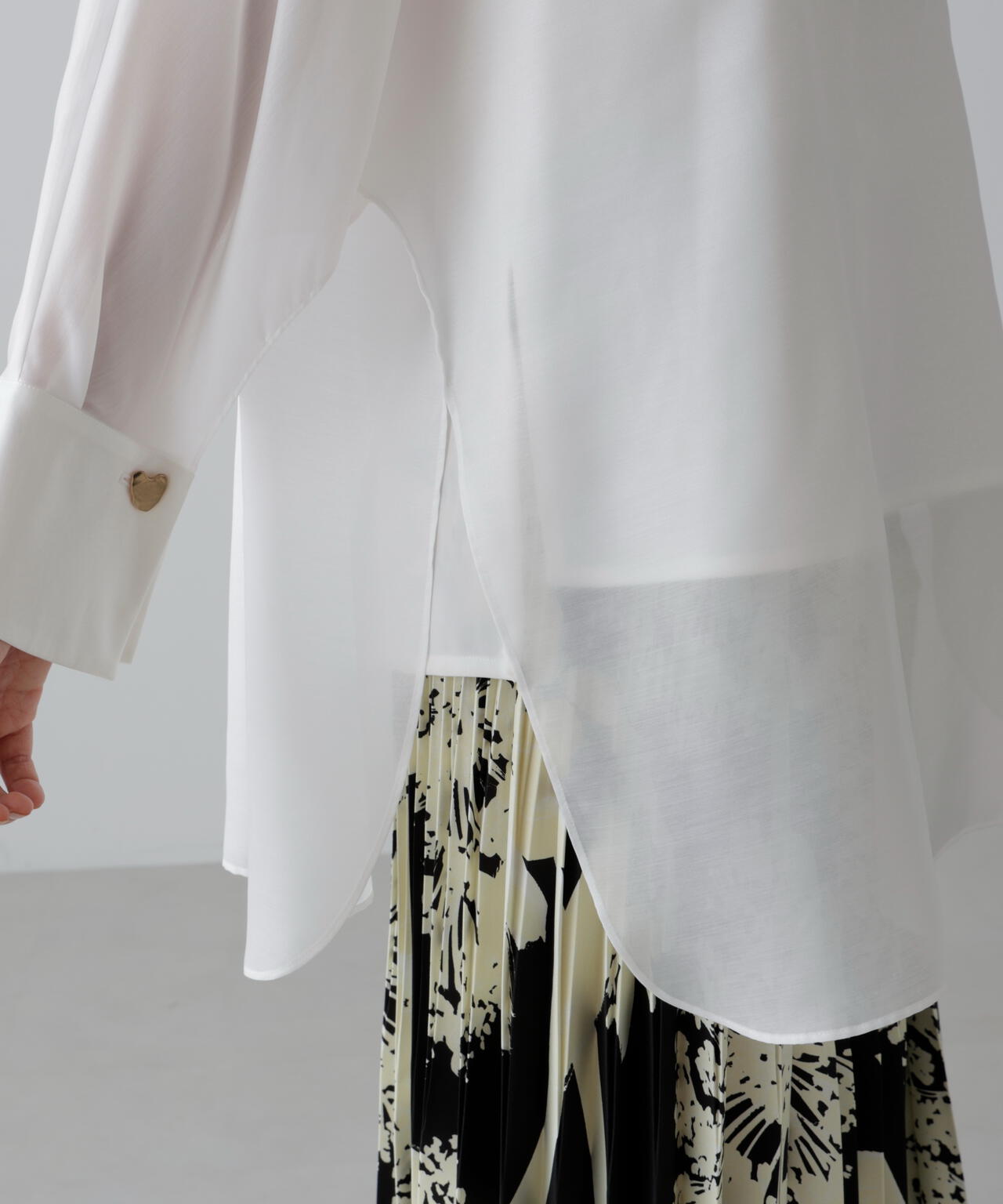 シルキーソフトサテンブラウス