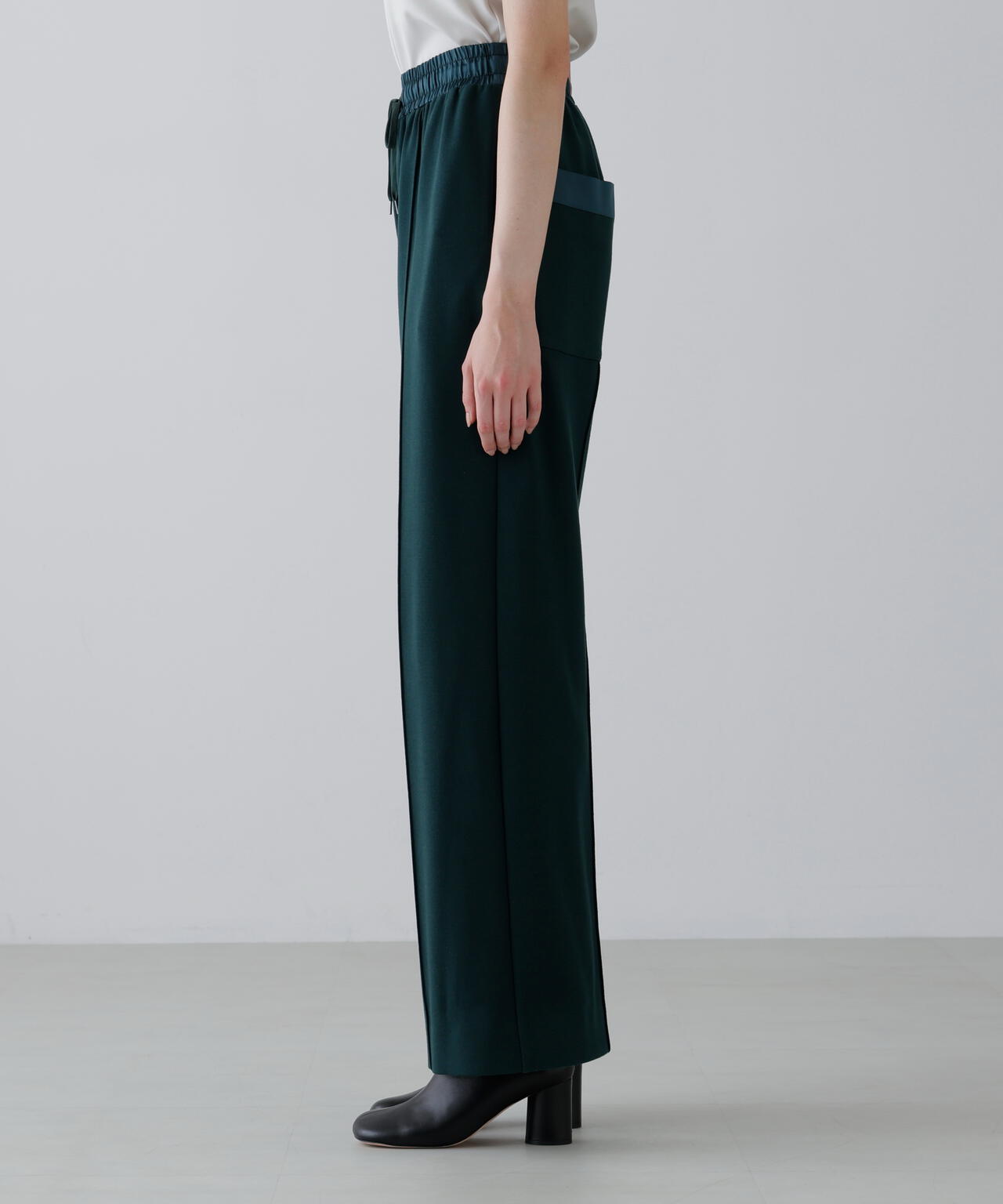 ストレッチポンチパンツ