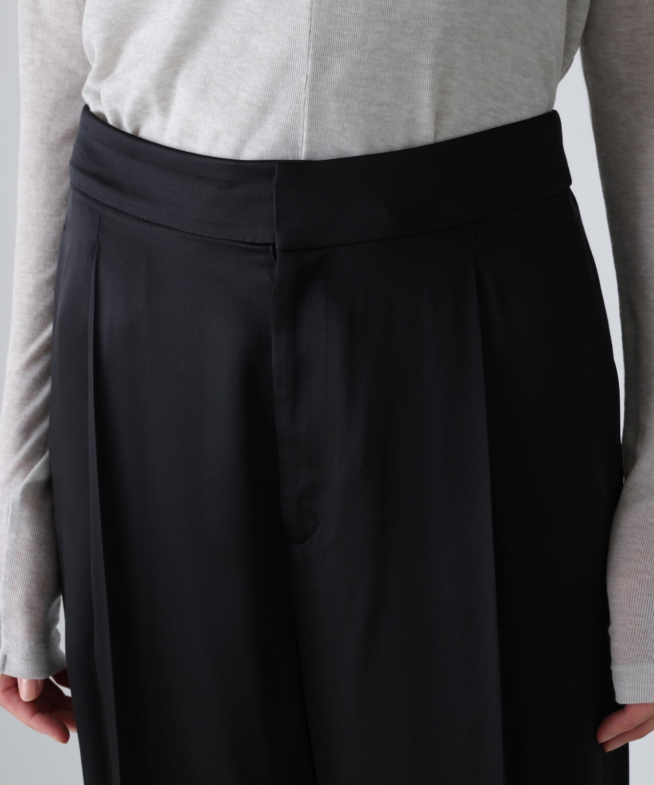 ブライトサテンパンツ