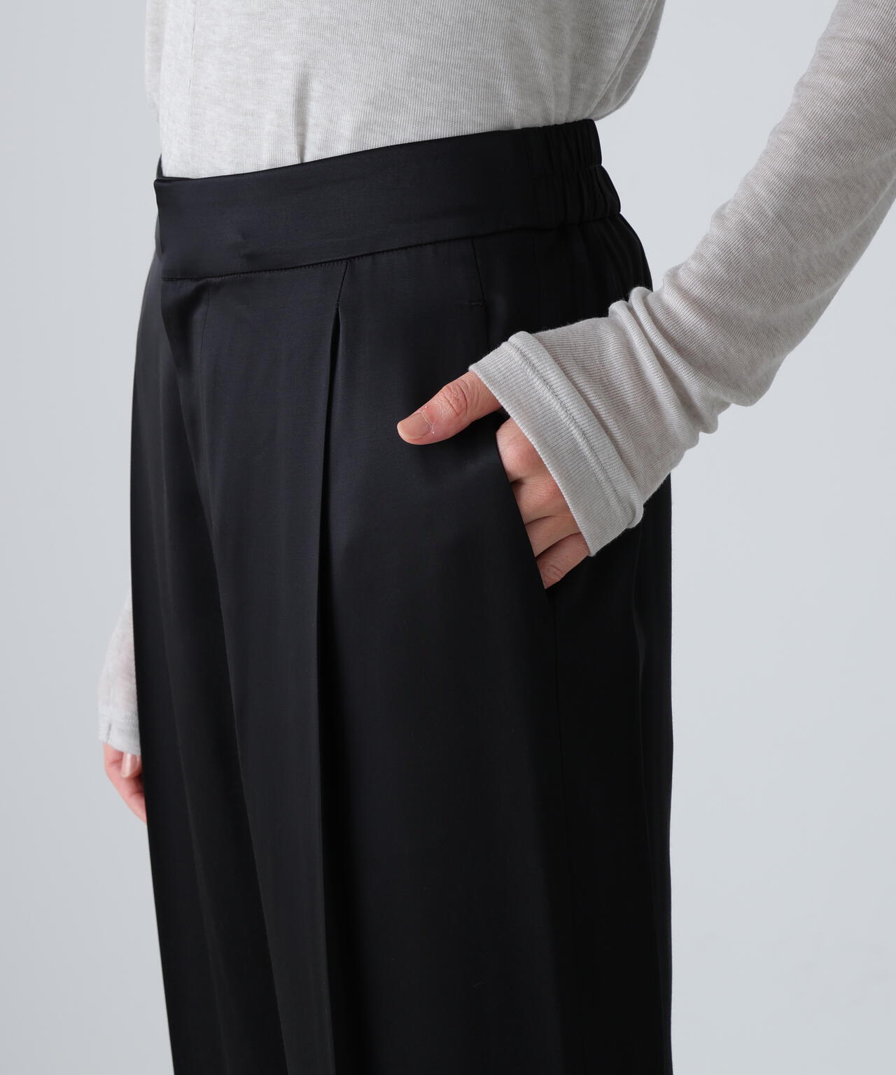 ブライトサテンパンツ