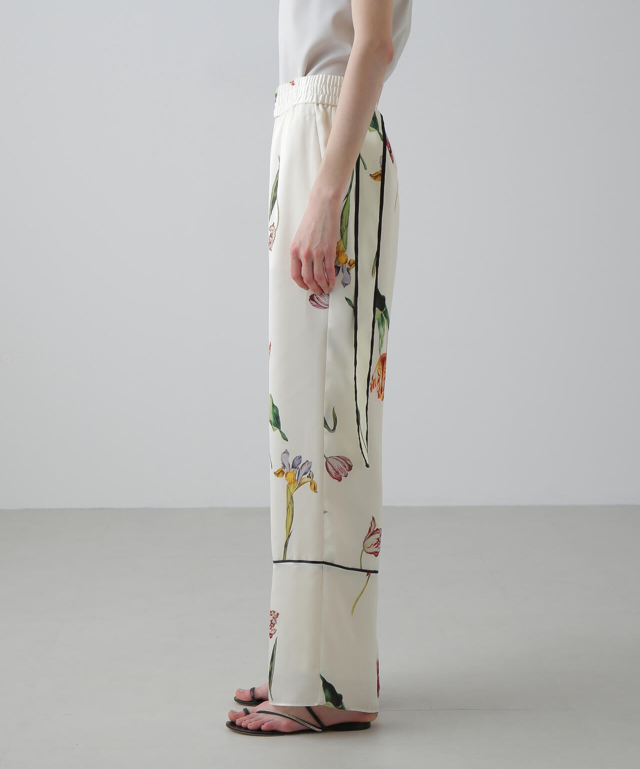 ピクトリカルブックプリントパンツ