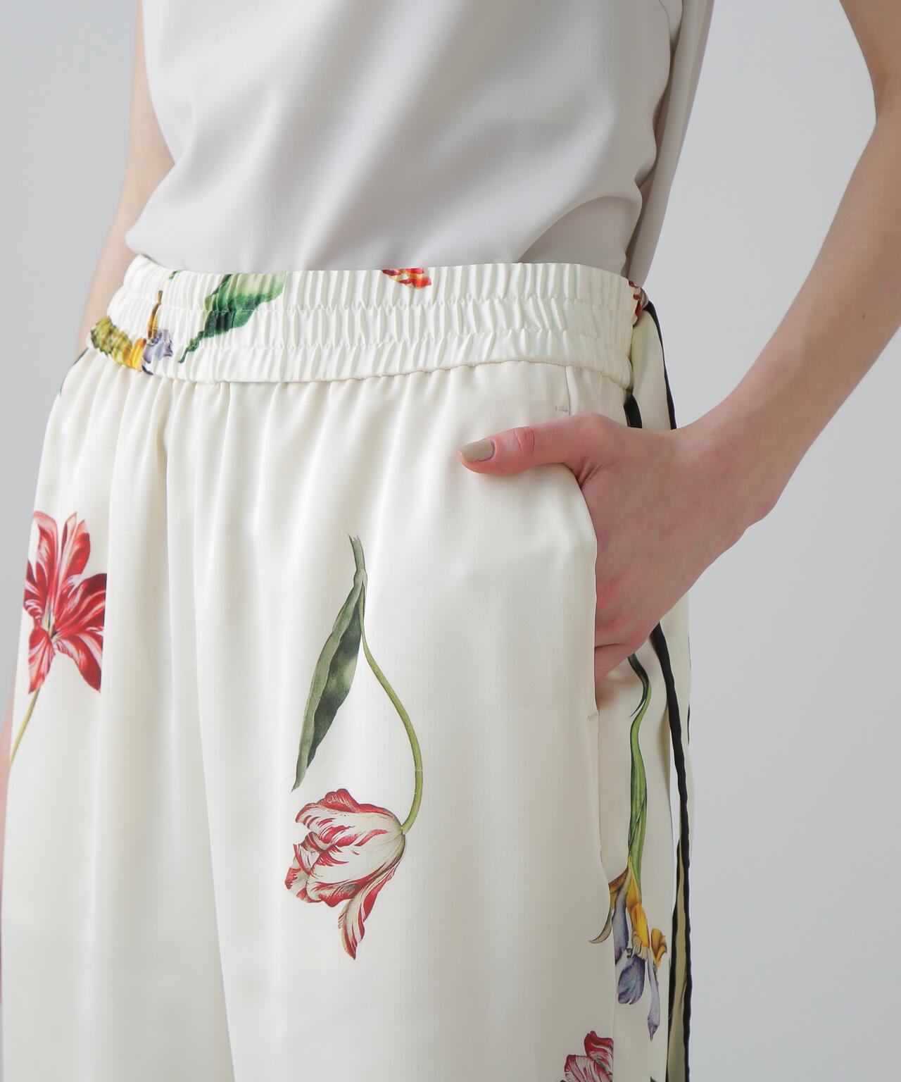 ピクトリカルブックプリントパンツ