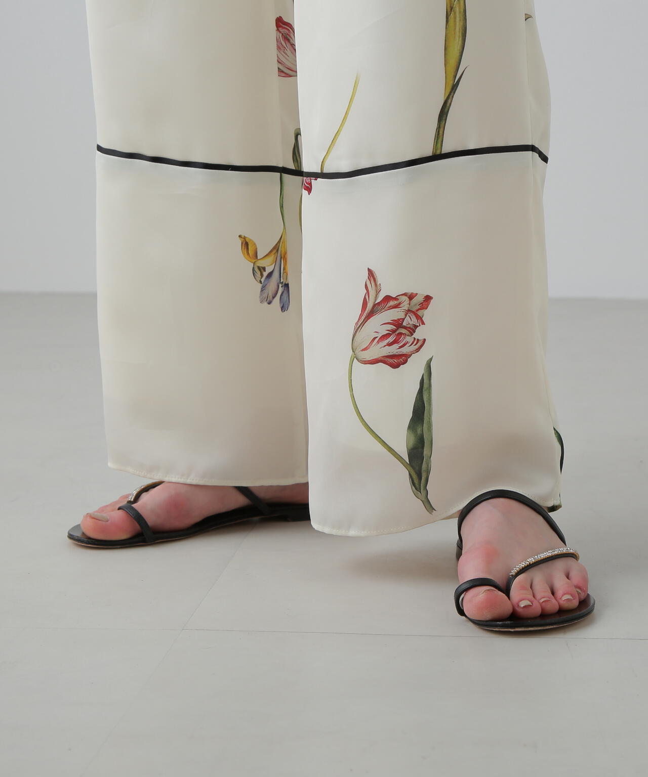 ピクトリカルブックプリントパンツ