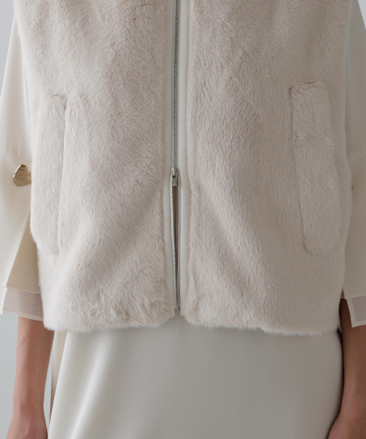 フェイクファーベスト