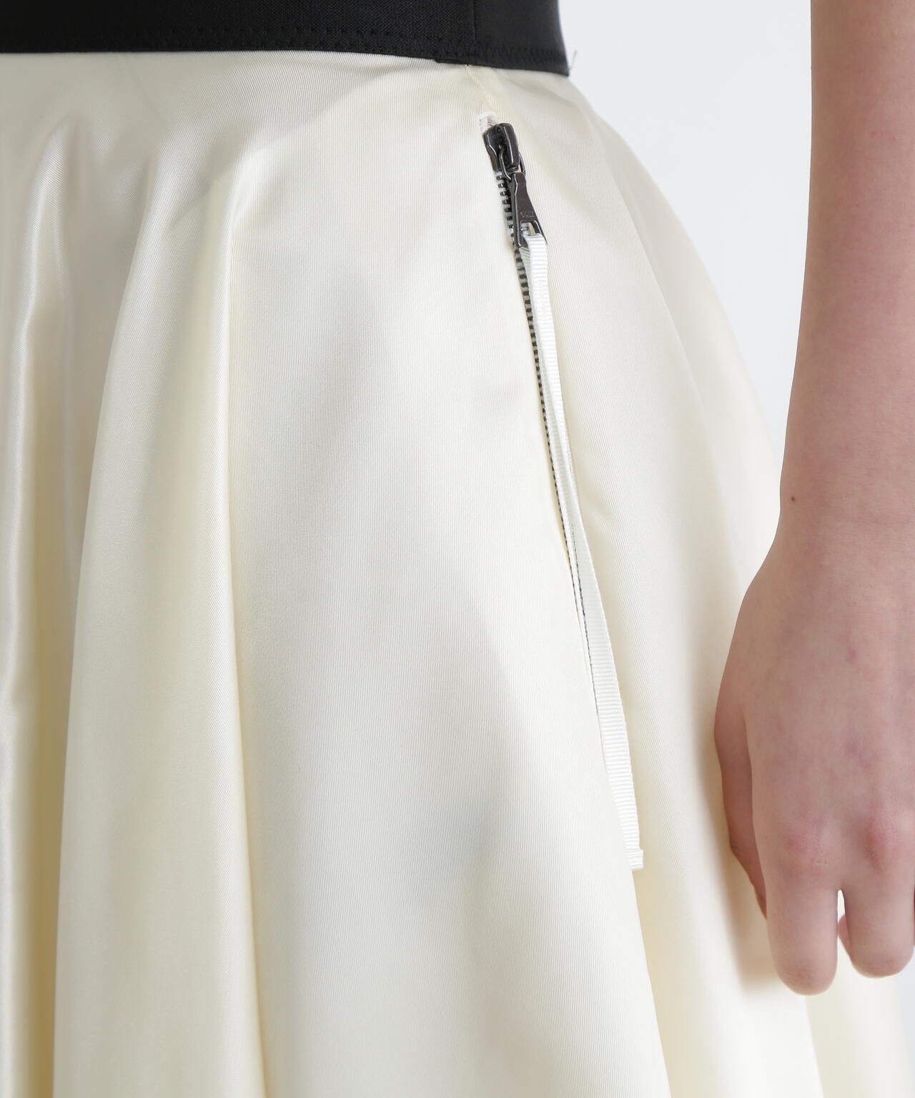 <UNiPH>ブライトナイロンスカート