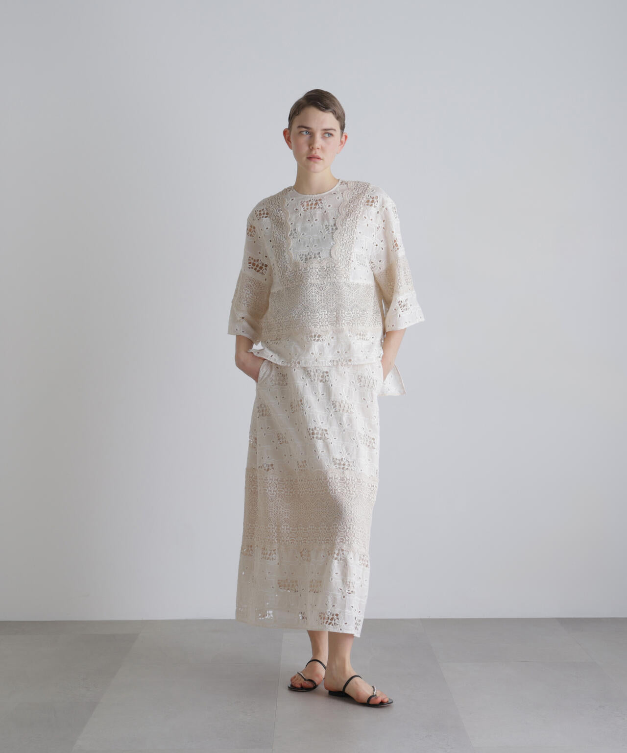 ラティスエンブロイダリーブラウス