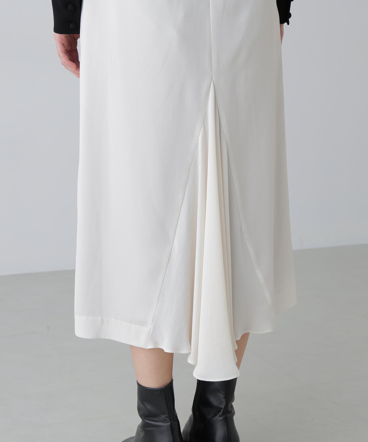 コントゥアープリントスカート