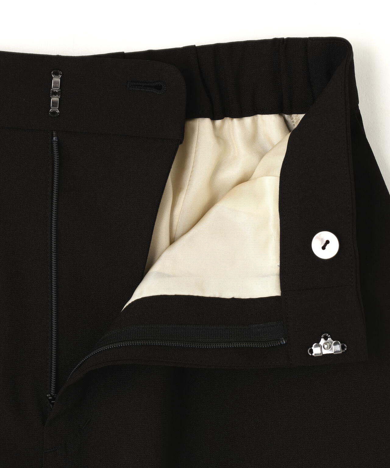 コードエンブロイダリーパンツ