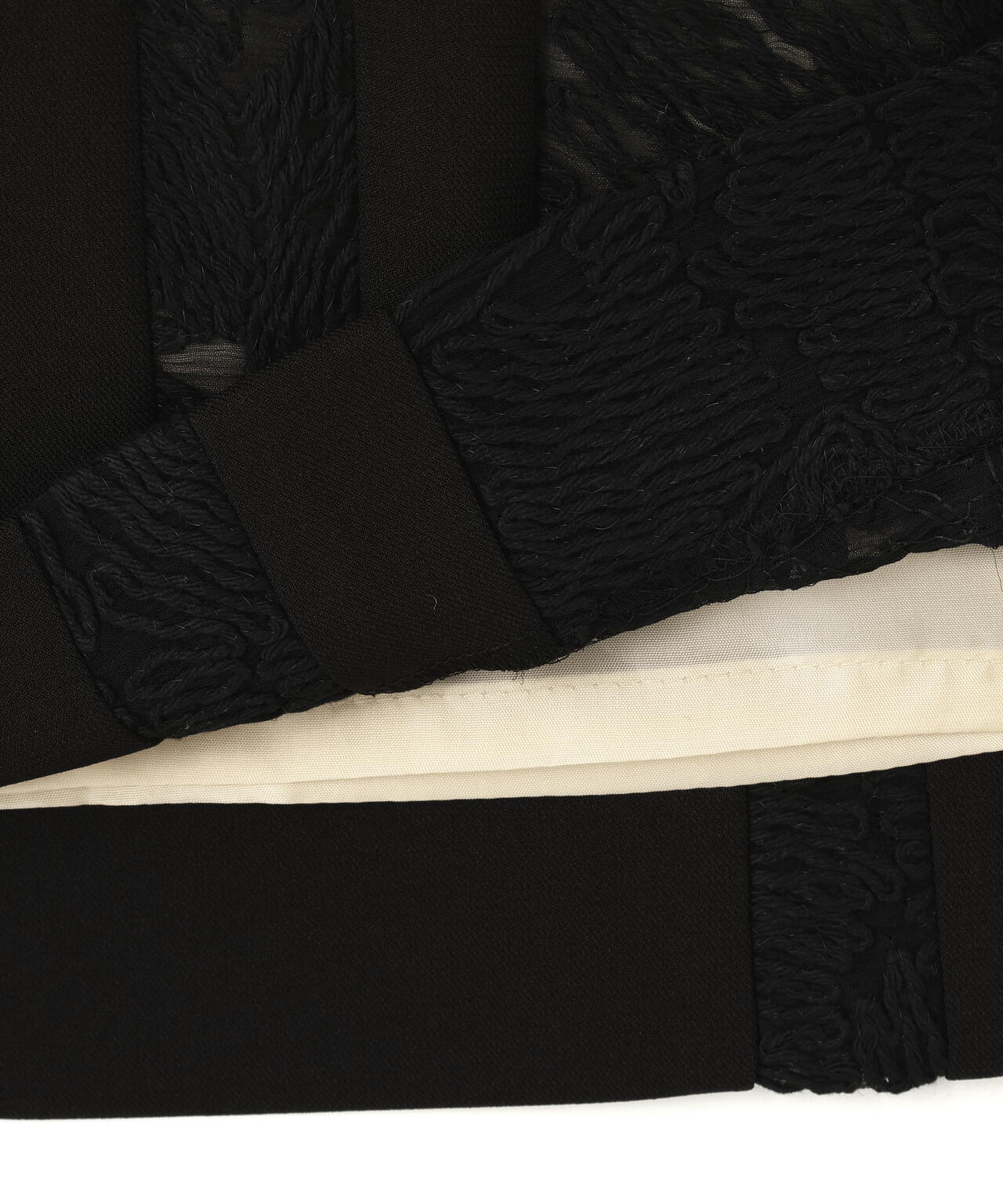 コードエンブロイダリーパンツ