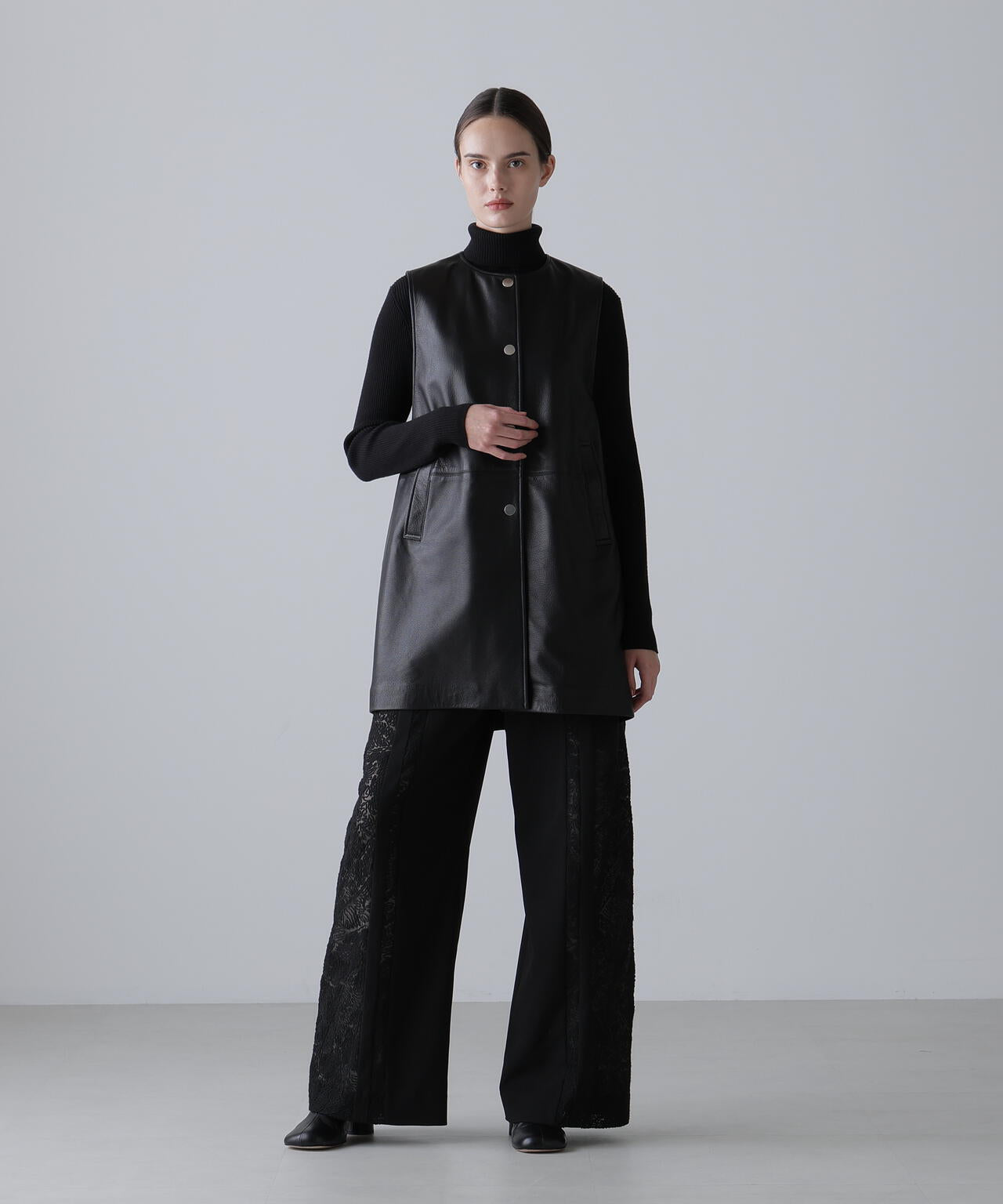 コードエンブロイダリーパンツ