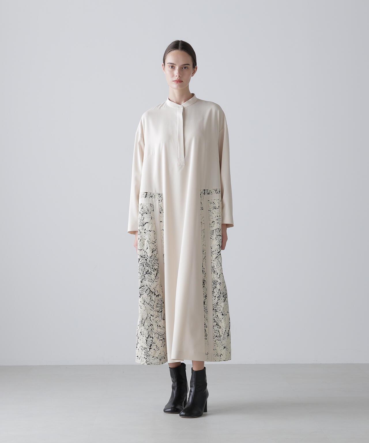 コードエンブロイダリーワンピース