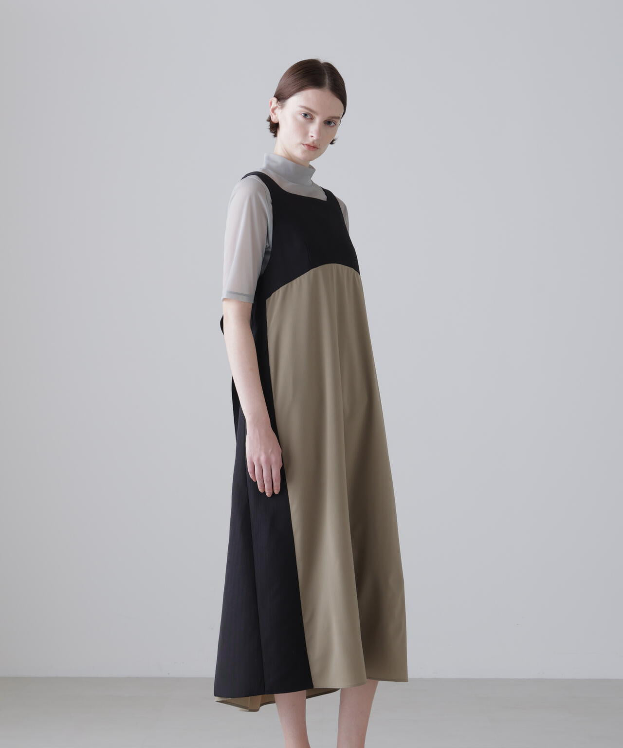 デュアルクロスワンピース