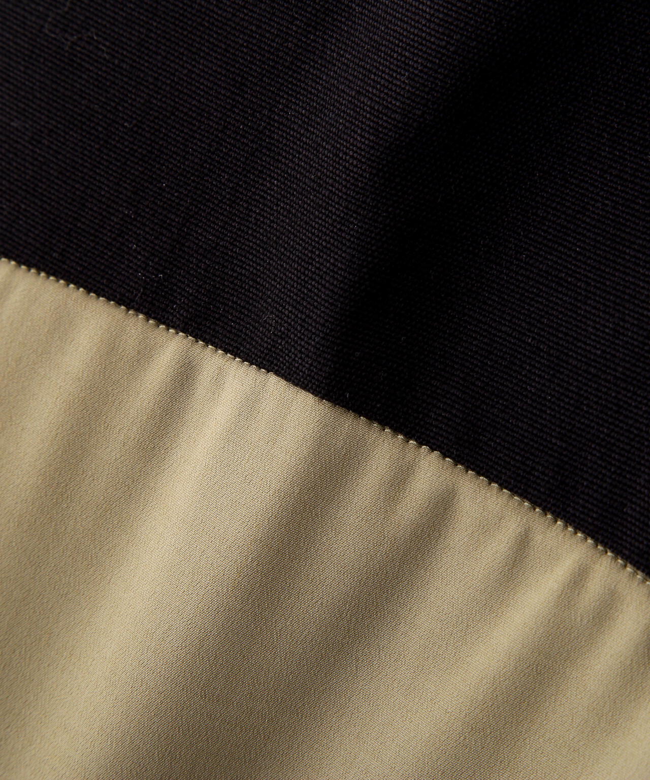 デュアルクロスワンピース