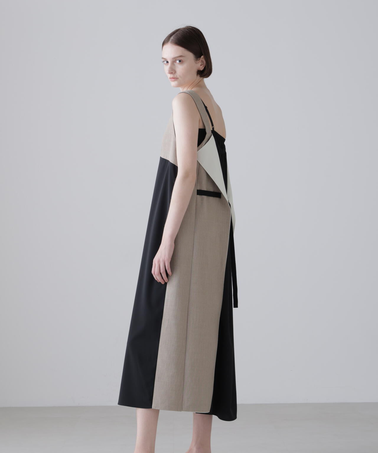 デュアルクロスワンピース