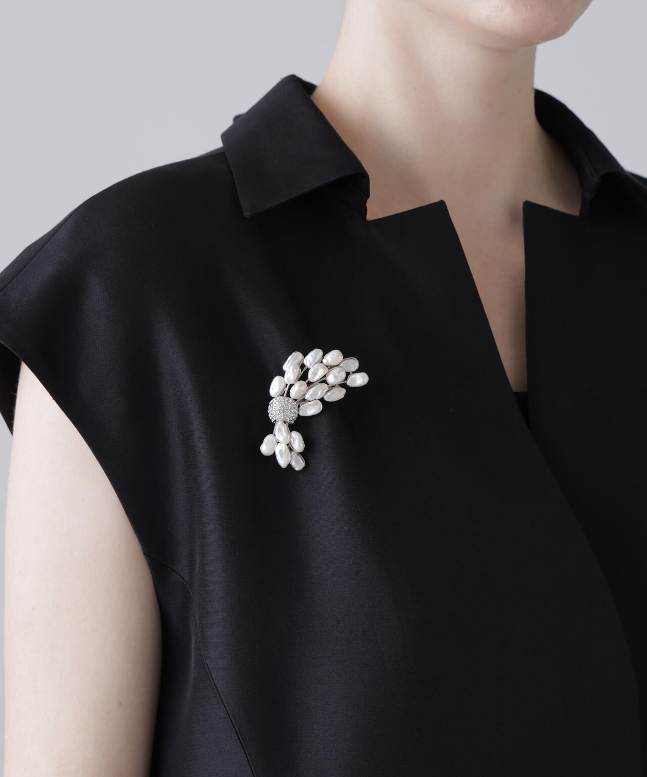 デコラティブブローチ