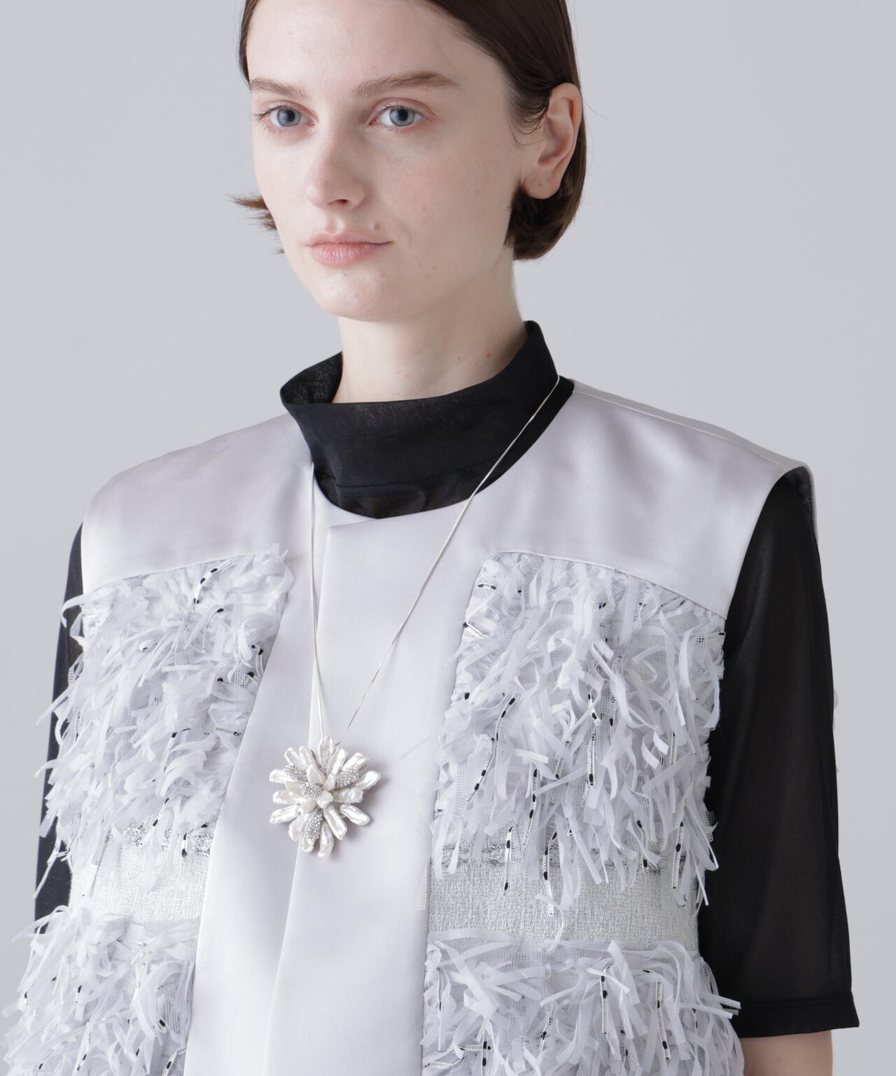 デコラティブブローチ