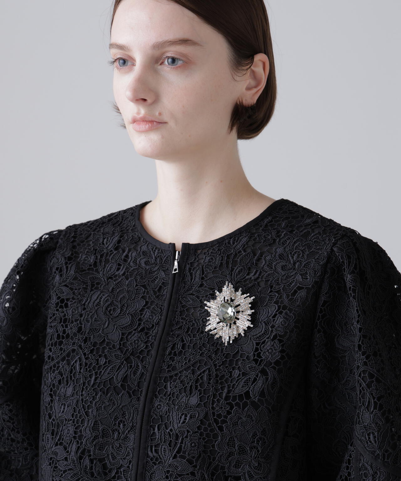 デコラティブブローチ