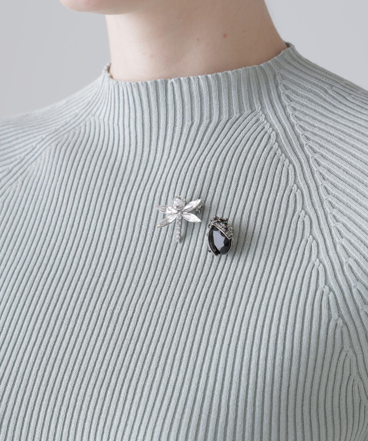 デコラティブブローチ