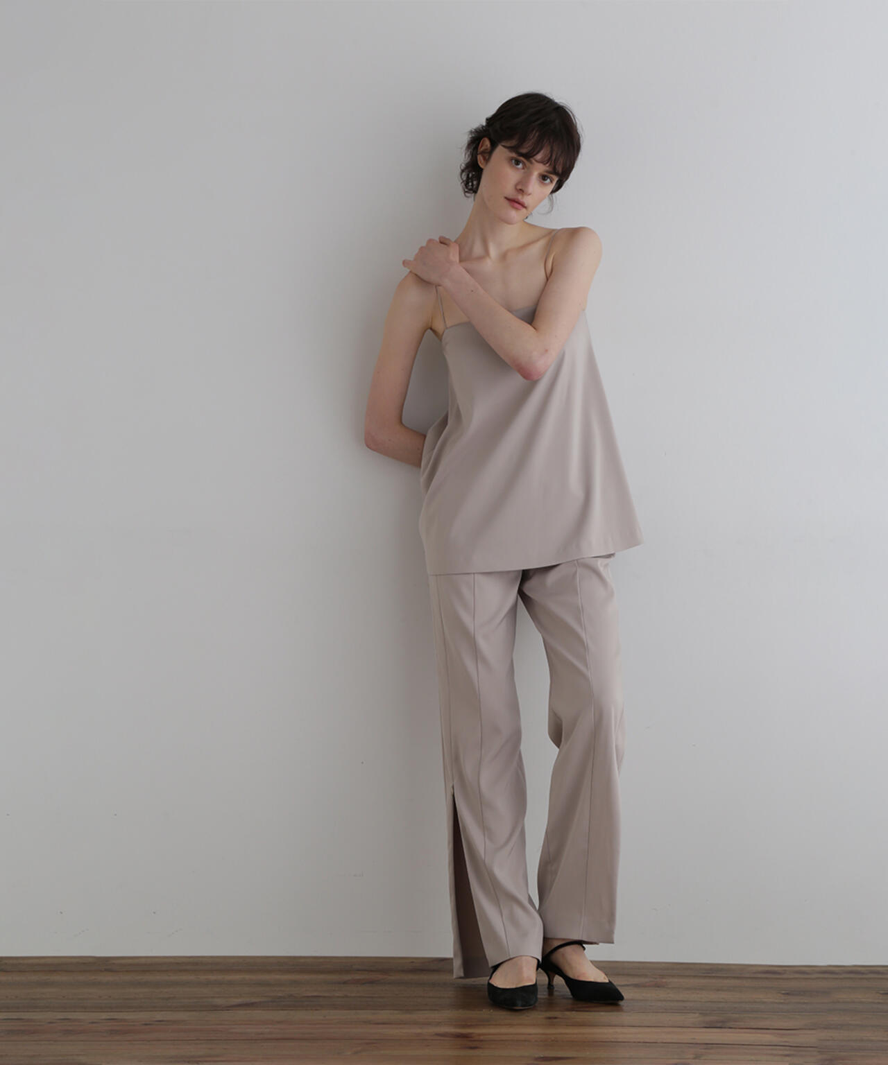 ダブルサテンストレートスリットパンツ