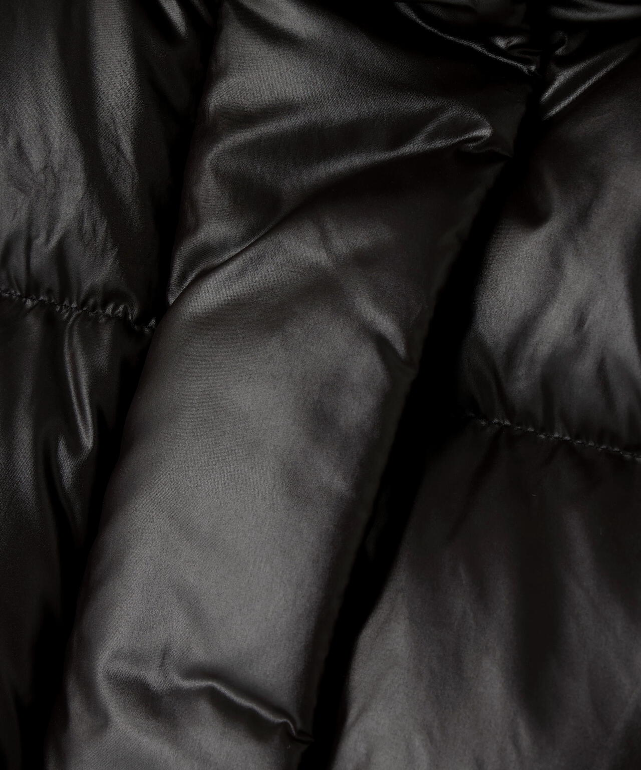 リバーシブルボリュームダウンベスト