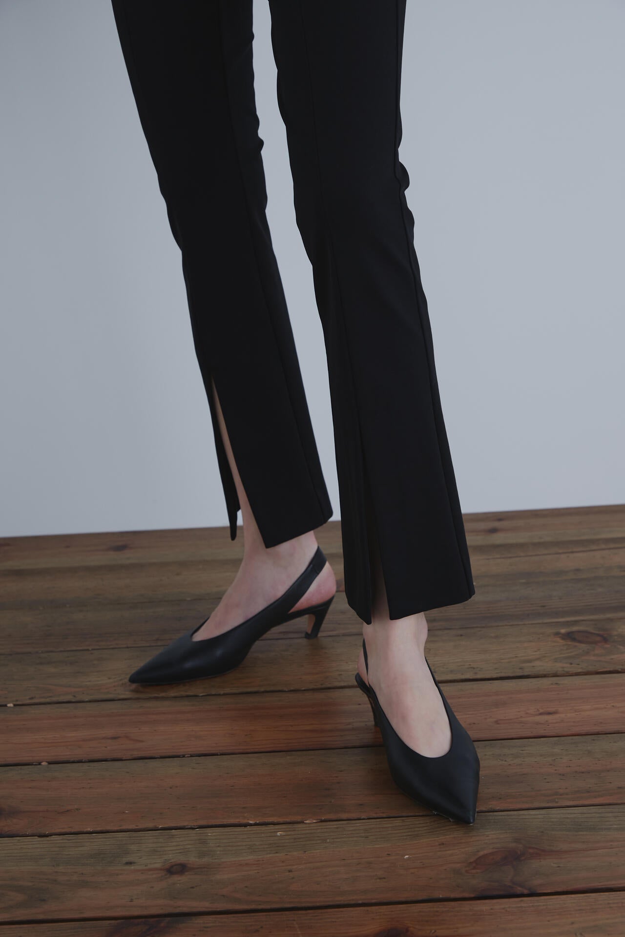 ハイストレッチフロントスリットパンツ