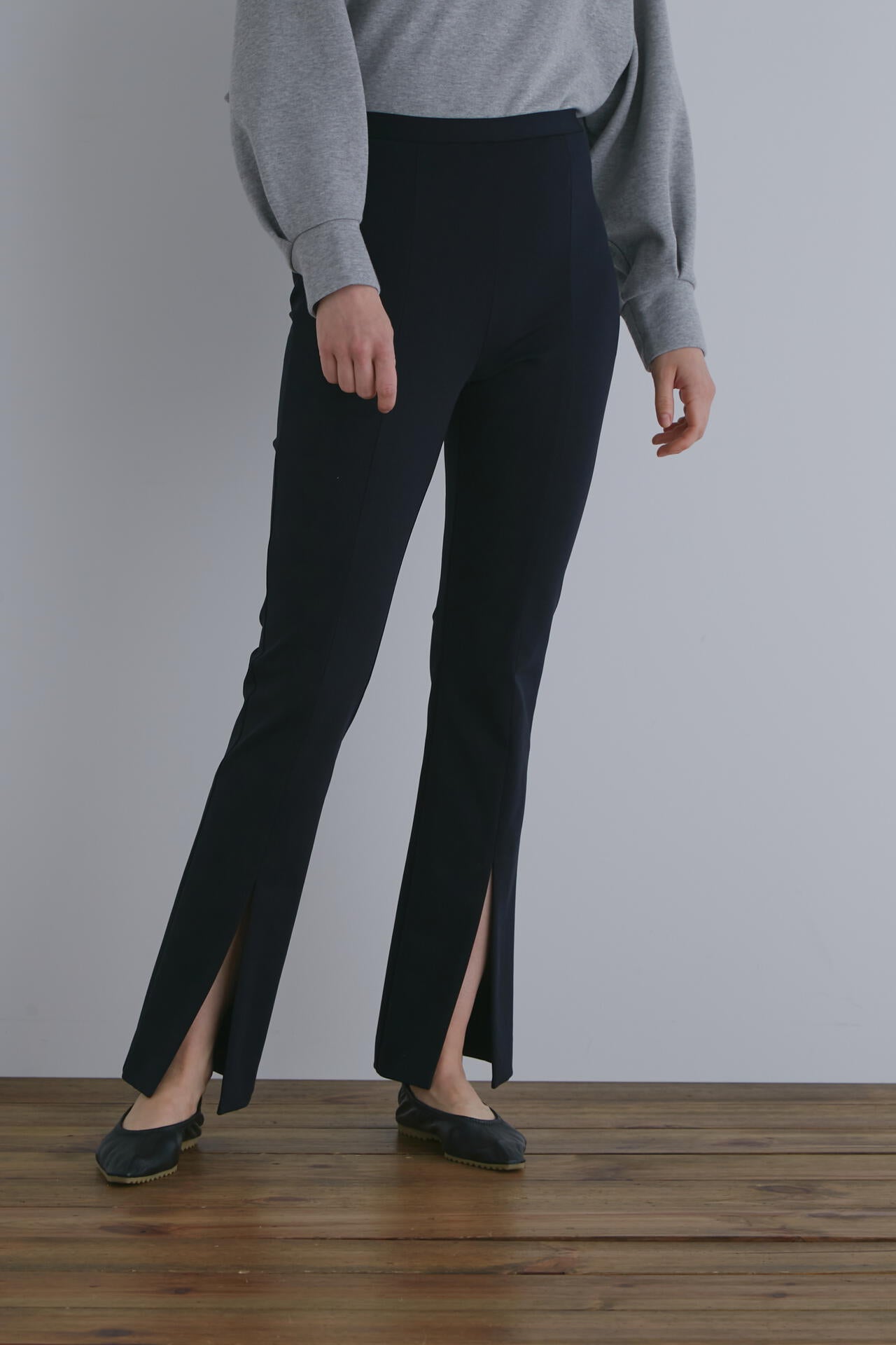 ハイストレッチフロントスリットパンツ
