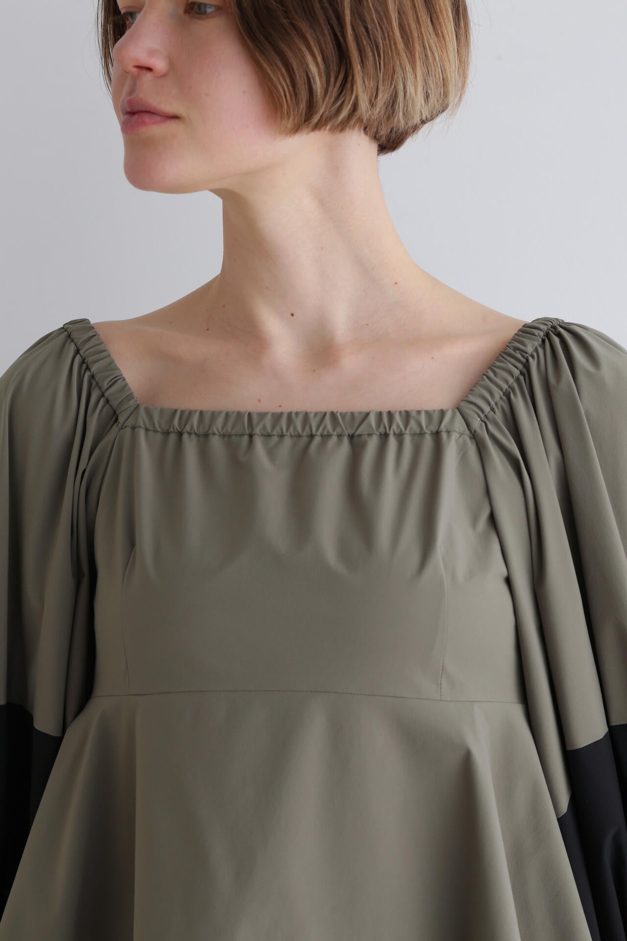 SOLOTEXブロード配色ボリュームスリーブブラウス