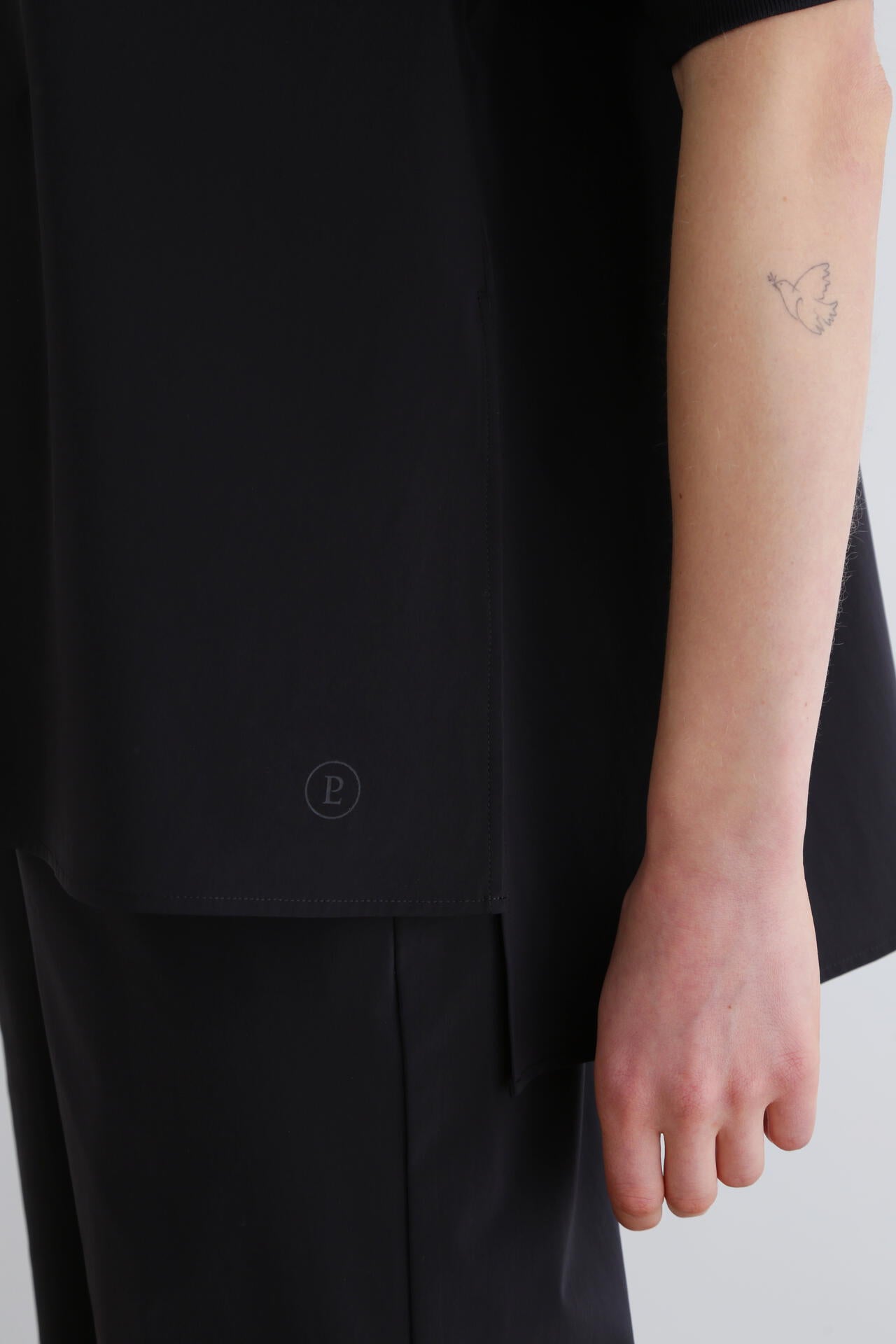 《LE PHIL SPORTS》ナイロンストレッチブラウス