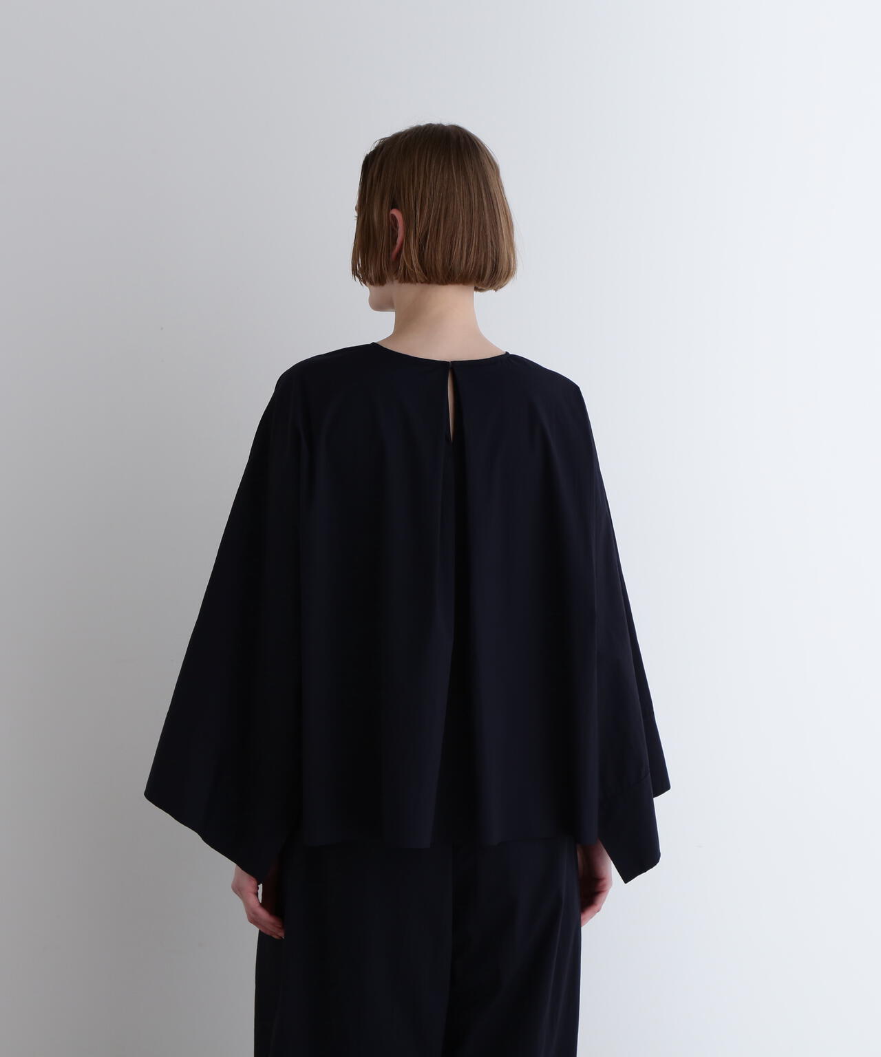 クリスピーナイロンブラウス