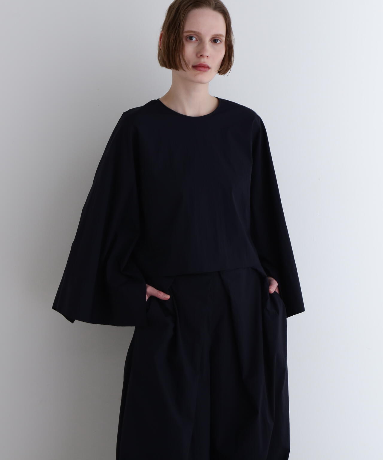 クリスピーナイロンブラウス