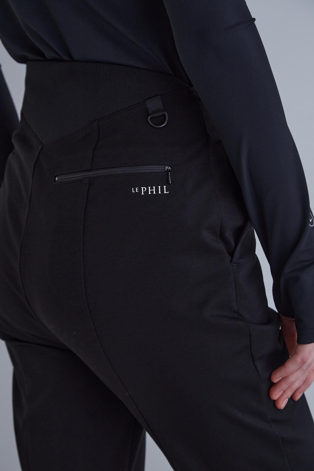 《LE PHIL SPORTS》バックリブハイストレッチスリットパンツ