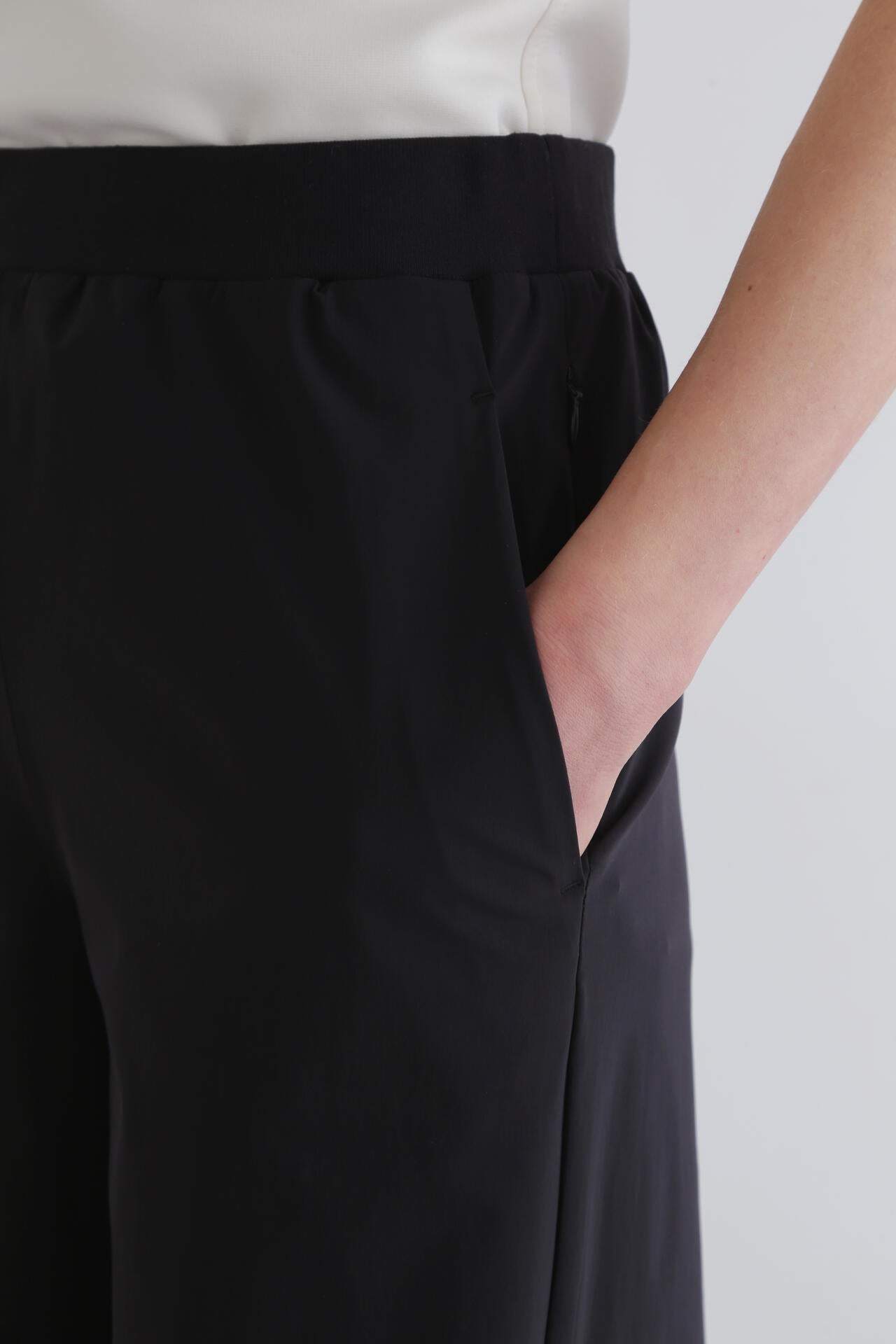《LE PHIL SPORTS》ナイロンストレッチパンツ
