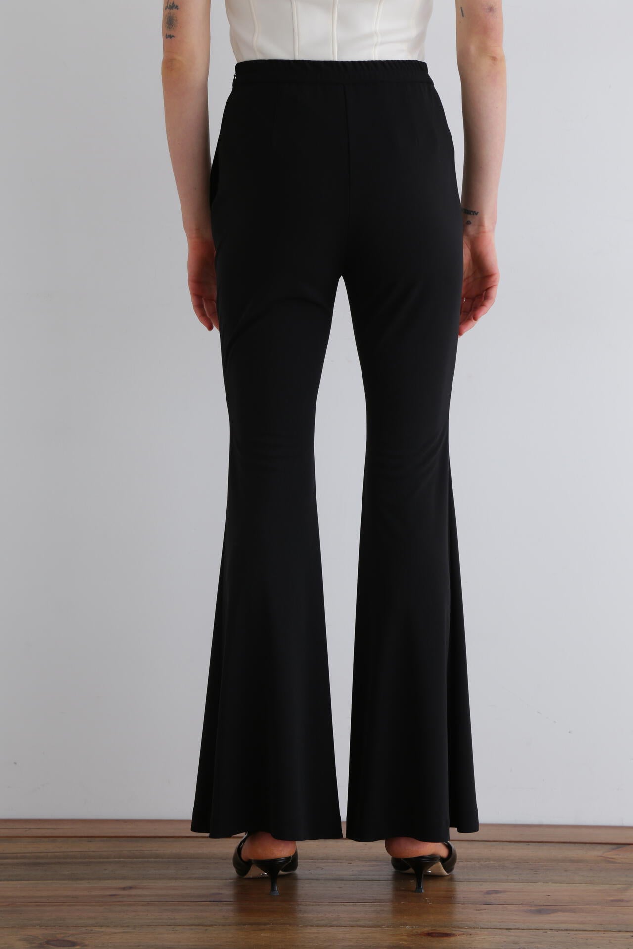 クールタッチスムースフレアパンツ