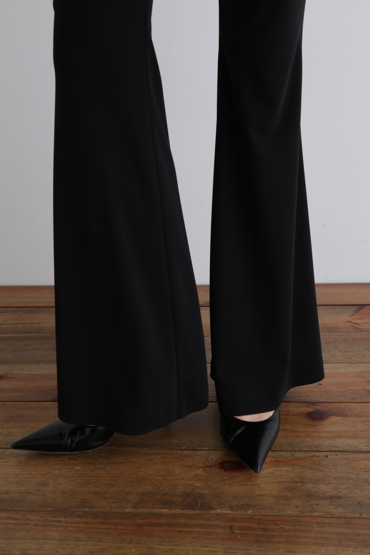 クールタッチスムースフレアパンツ