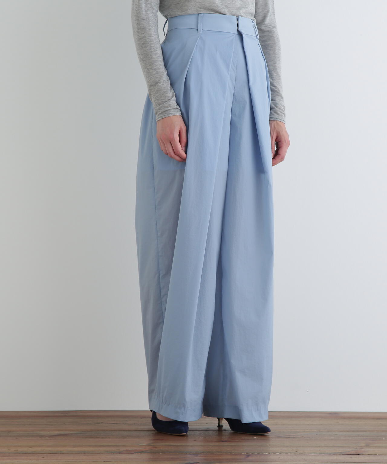 クリスピーナイロンパンツ