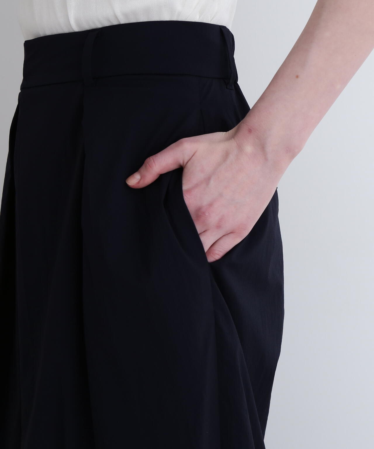 クリスピーナイロンパンツ