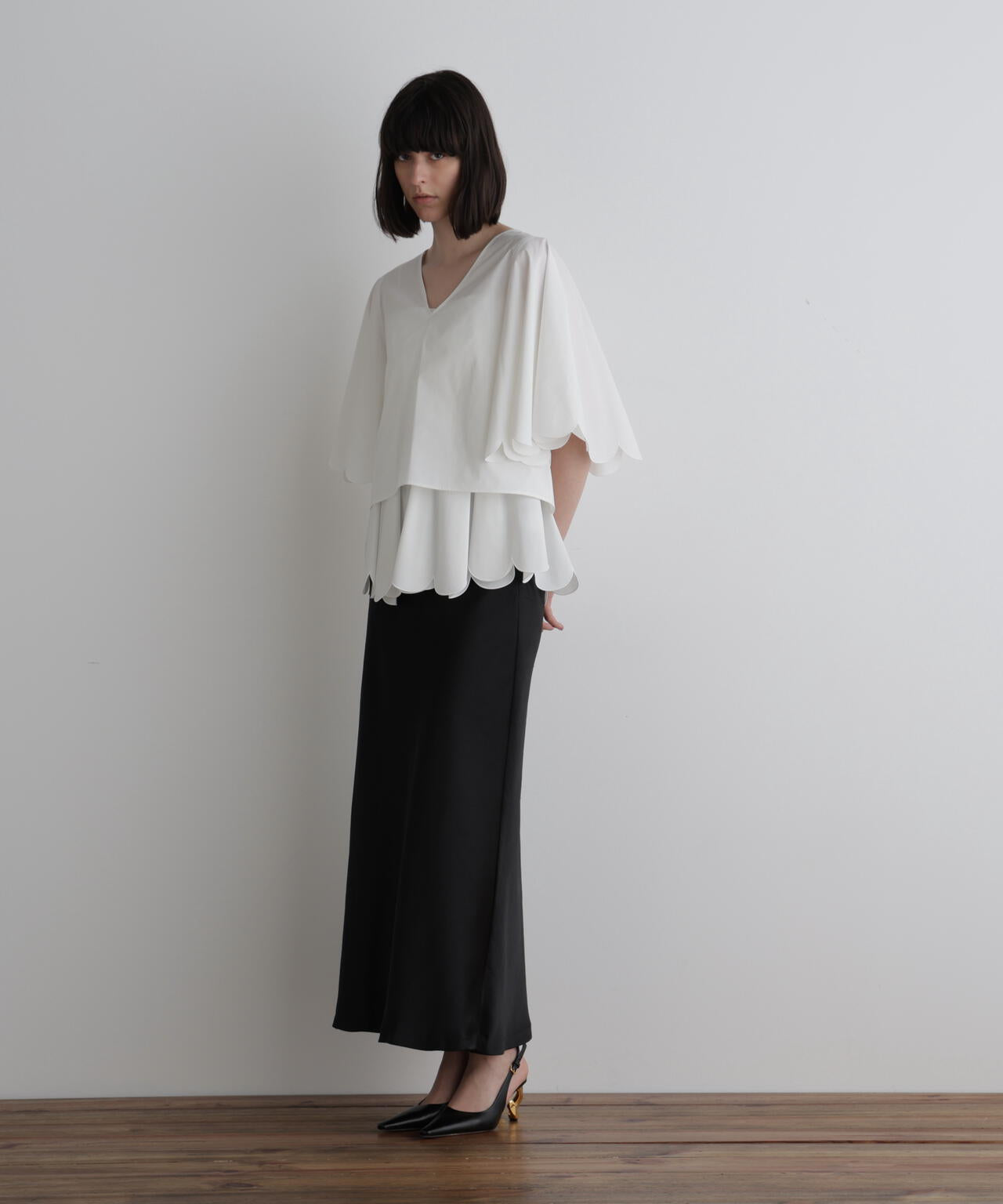 SOLOTEXブロードスカラップフレアスリーブブラウス